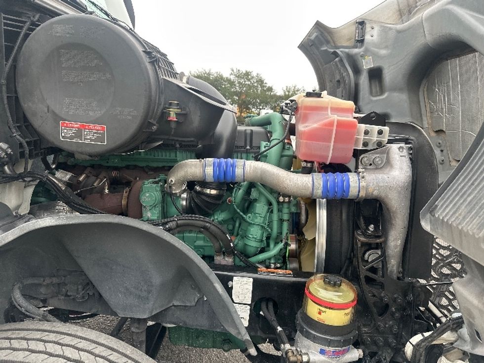 Day Cab Tractor-Heavy Duty Tractors-Volvo-2019-VNL42300-Ocala-FL-452,175\n\t\tmiles-$ 28,000 - Image 15