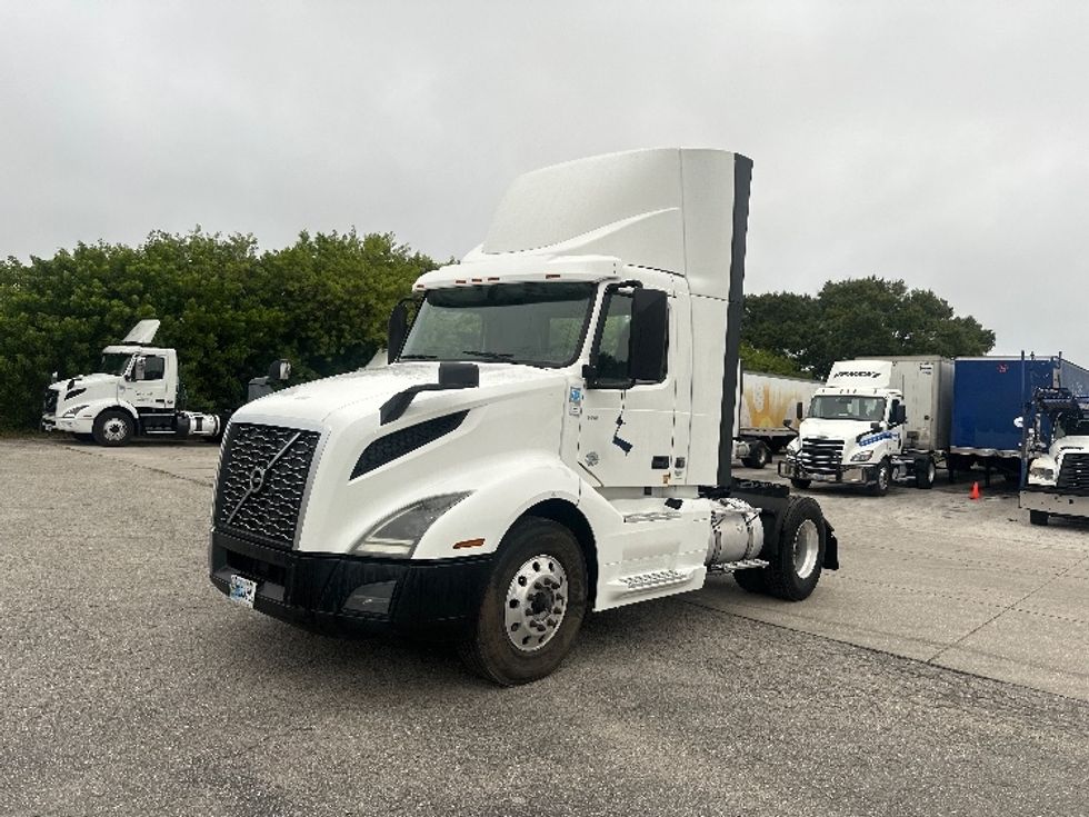 Day Cab Tractor-Heavy Duty Tractors-Volvo-2019-VNL42300-Ocala-FL-452,175\n\t\tmiles-$ 28,000 - Image 3