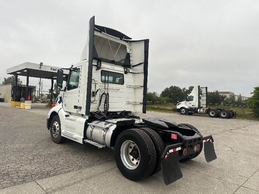Day Cab Tractor-Heavy Duty Tractors-Volvo-2019-VNL42300-Ocala-FL-452,175\n\t\tmiles-$ 28,000 - Image 5