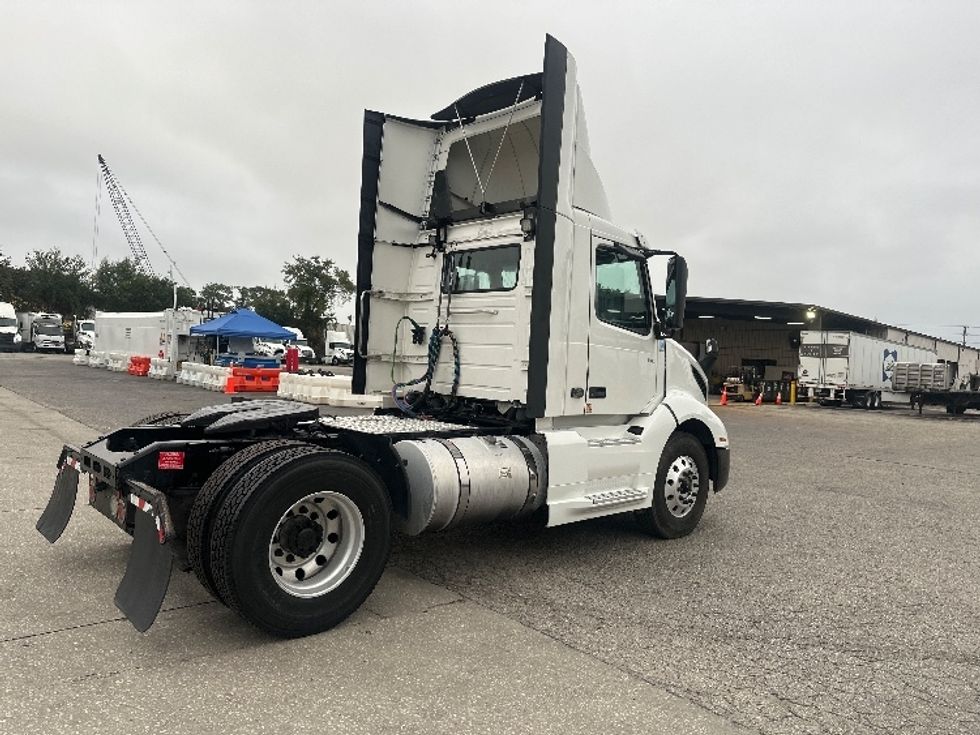 Day Cab Tractor-Heavy Duty Tractors-Volvo-2019-VNL42300-Ocala-FL-452,175\n\t\tmiles-$ 28,000 - Image 7