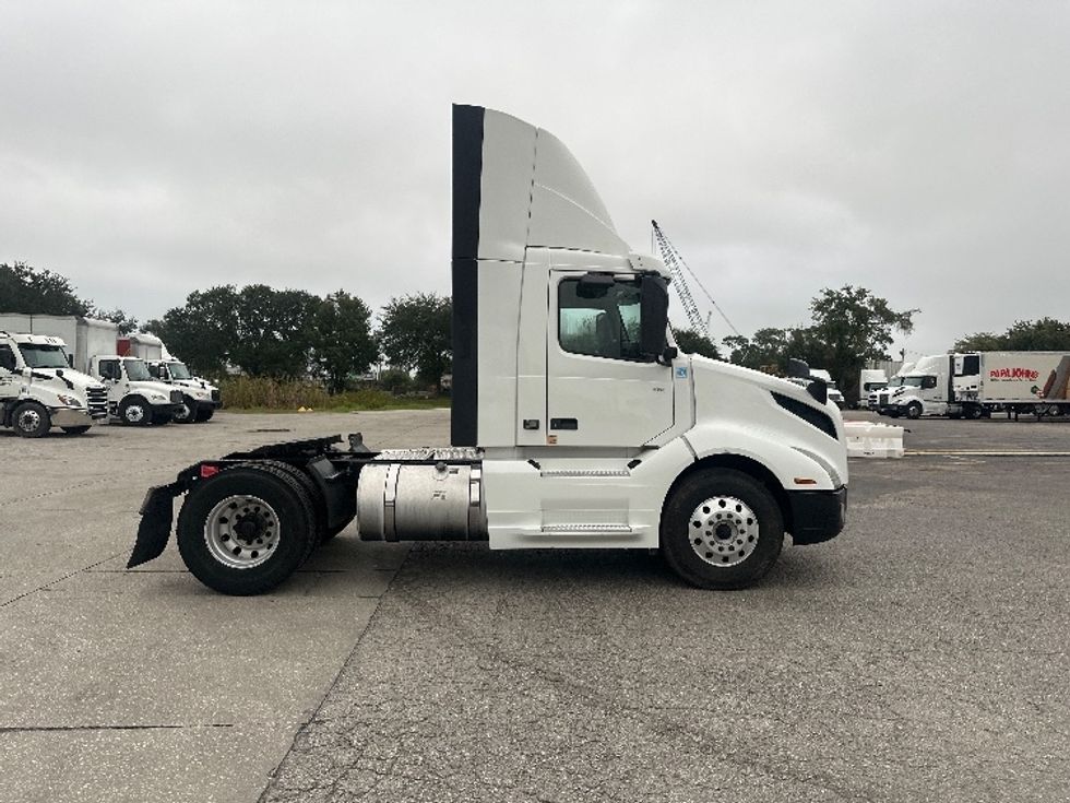 Day Cab Tractor-Heavy Duty Tractors-Volvo-2019-VNL42300-Ocala-FL-452,175\n\t\tmiles-$ 28,000 - Image 8
