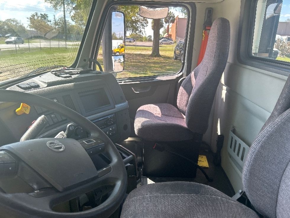 Day Cab Tractor-Heavy Duty Tractors-Volvo-2019-VNL42300-Ocala-FL-471,583\n\t\tmiles-$ 25,500 - Image 10