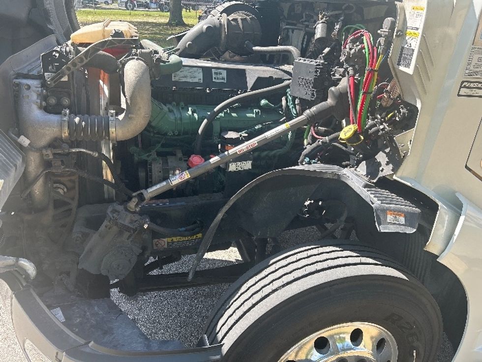 Day Cab Tractor-Heavy Duty Tractors-Volvo-2019-VNL42300-Ocala-FL-471,583\n\t\tmiles-$ 25,500 - Image 15