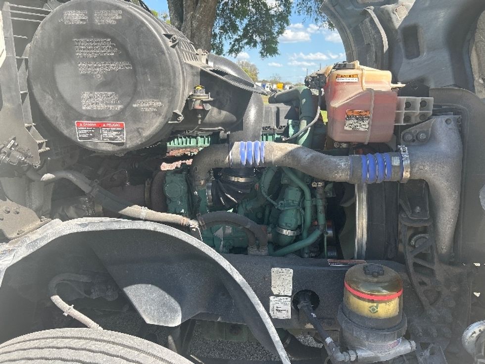 Day Cab Tractor-Heavy Duty Tractors-Volvo-2019-VNL42300-Ocala-FL-471,583\n\t\tmiles-$ 25,500 - Image 16