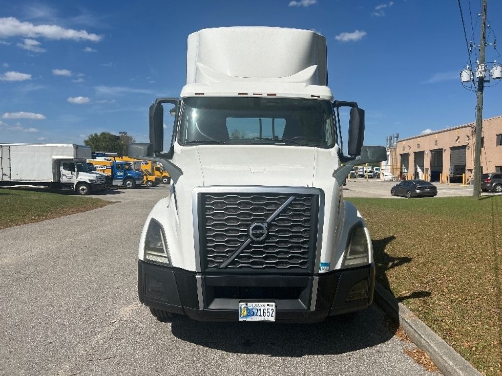 Day Cab Tractor-Heavy Duty Tractors-Volvo-2019-VNL42300-Ocala-FL-471,583\n\t\tmiles-$ 25,500 - Image 2