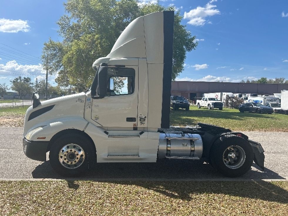 Day Cab Tractor-Heavy Duty Tractors-Volvo-2019-VNL42300-Ocala-FL-471,583\n\t\tmiles-$ 25,500 - Image 4
