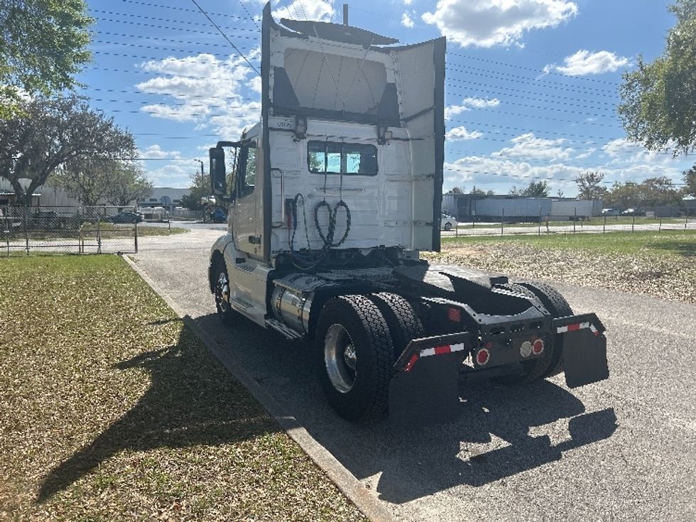 Day Cab Tractor-Heavy Duty Tractors-Volvo-2019-VNL42300-Ocala-FL-471,583\n\t\tmiles-$ 25,500 - Image 5