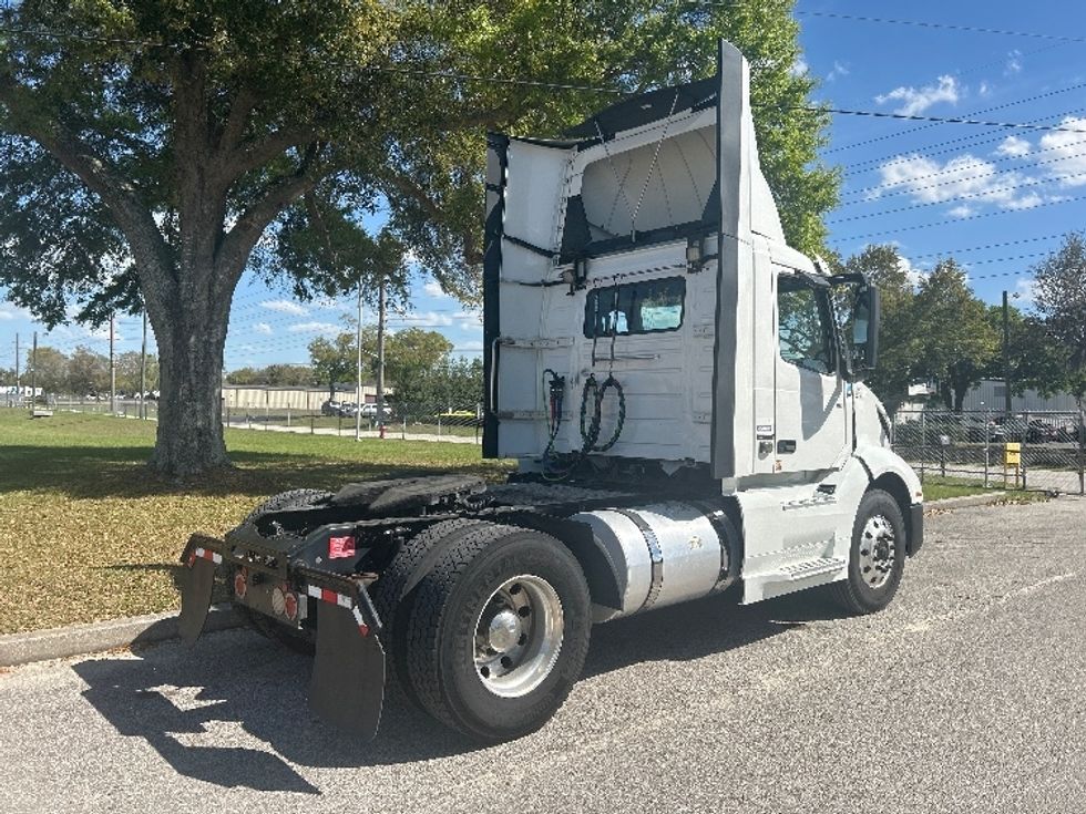 Day Cab Tractor-Heavy Duty Tractors-Volvo-2019-VNL42300-Ocala-FL-471,583\n\t\tmiles-$ 25,500 - Image 7