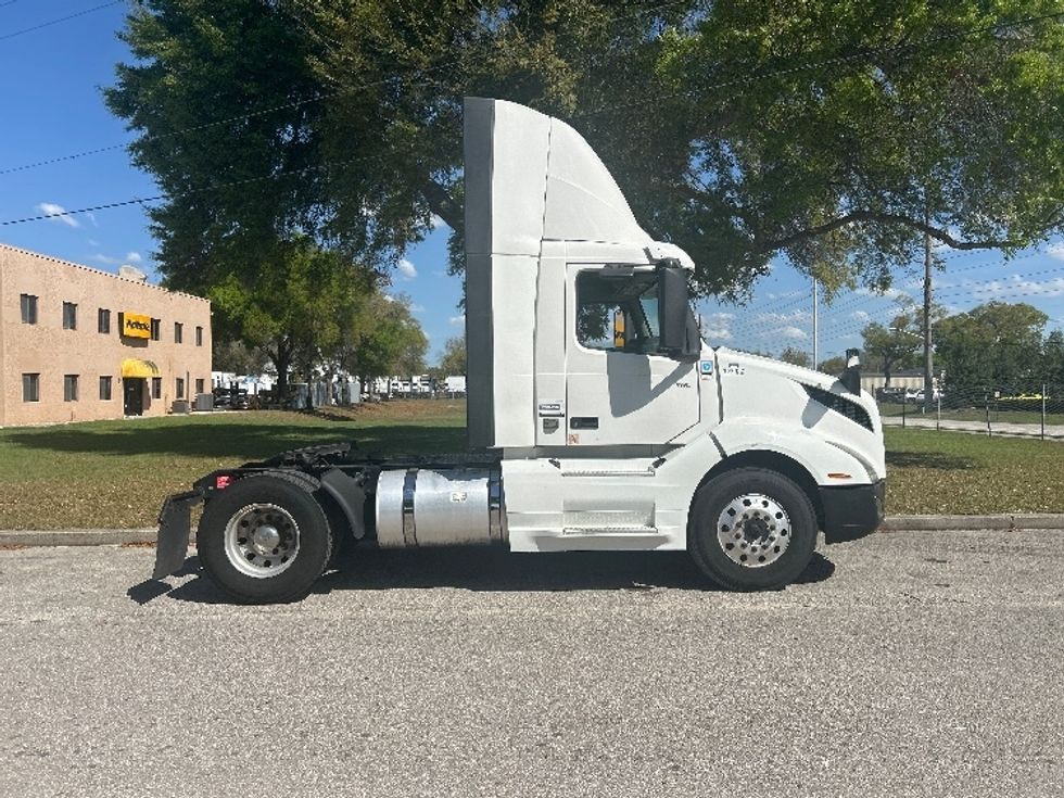 Day Cab Tractor-Heavy Duty Tractors-Volvo-2019-VNL42300-Ocala-FL-471,583\n\t\tmiles-$ 25,500 - Image 8