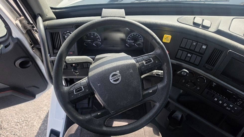 Day Cab Tractor-Heavy Duty Tractors-Volvo-2019-VNL42300-Ocala-FL-499,943\n\t\tmiles-$ 29,000 - Image 10