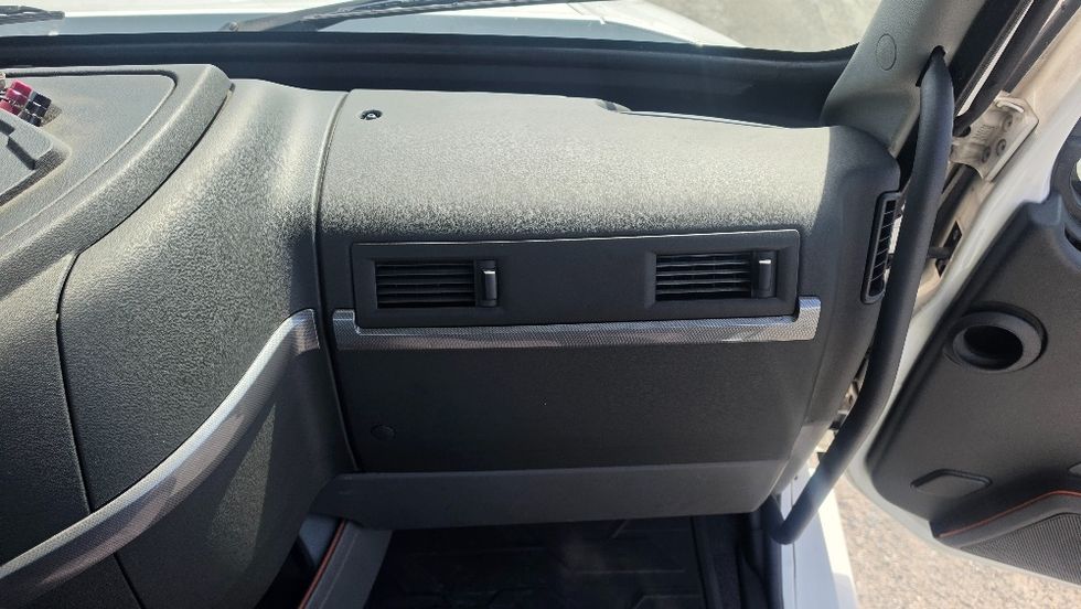 Day Cab Tractor-Heavy Duty Tractors-Volvo-2019-VNL42300-Ocala-FL-499,943\n\t\tmiles-$ 29,000 - Image 12