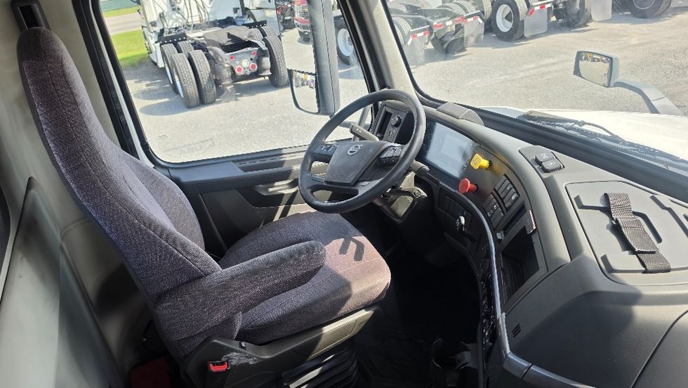 Day Cab Tractor-Heavy Duty Tractors-Volvo-2019-VNL42300-Ocala-FL-499,943\n\t\tmiles-$ 29,000 - Image 13