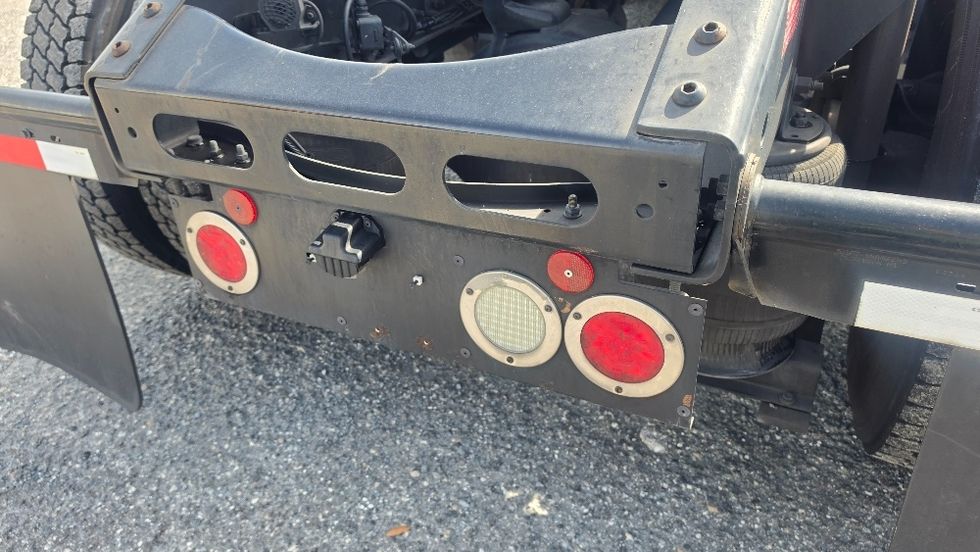 Day Cab Tractor-Heavy Duty Tractors-Volvo-2019-VNL42300-Ocala-FL-499,943\n\t\tmiles-$ 29,000 - Image 15