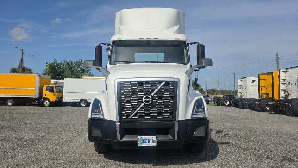 Day Cab Tractor-Heavy Duty Tractors-Volvo-2019-VNL42300-Ocala-FL-499,943\n\t\tmiles-$ 29,000 - Image 2