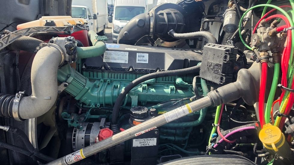 Day Cab Tractor-Heavy Duty Tractors-Volvo-2019-VNL42300-Ocala-FL-499,943\n\t\tmiles-$ 29,000 - Image 20