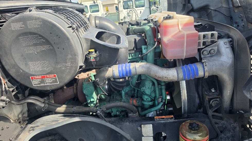 Day Cab Tractor-Heavy Duty Tractors-Volvo-2019-VNL42300-Ocala-FL-499,943\n\t\tmiles-$ 29,000 - Image 22