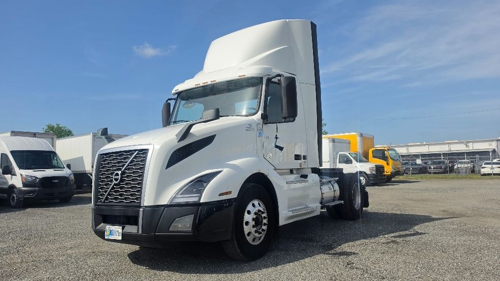 Day Cab Tractor-Heavy Duty Tractors-Volvo-2019-VNL42300-Ocala-FL-499,943\n\t\tmiles-$ 29,000 - Image 3