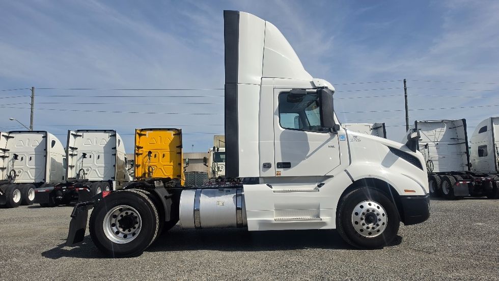Day Cab Tractor-Heavy Duty Tractors-Volvo-2019-VNL42300-Ocala-FL-499,943\n\t\tmiles-$ 29,000 - Image 7