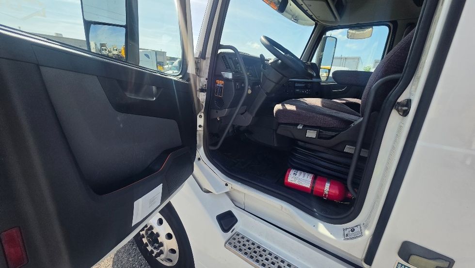 Day Cab Tractor-Heavy Duty Tractors-Volvo-2019-VNL42300-Ocala-FL-499,943\n\t\tmiles-$ 29,000 - Image 8