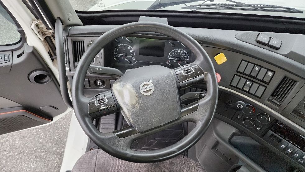 Day Cab Tractor-Heavy Duty Tractors-Volvo-2019-VNL42300-Ocala-FL-505,565\n\t\tmiles-$ 23,750 - Image 11