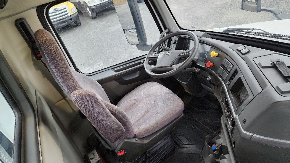 Day Cab Tractor-Heavy Duty Tractors-Volvo-2019-VNL42300-Ocala-FL-505,565\n\t\tmiles-$ 23,750 - Image 14