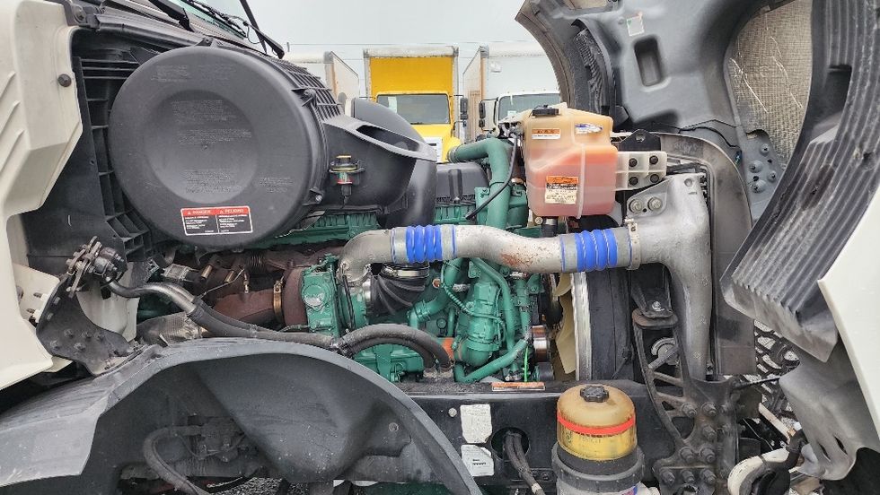 Day Cab Tractor-Heavy Duty Tractors-Volvo-2019-VNL42300-Ocala-FL-505,565\n\t\tmiles-$ 23,750 - Image 15