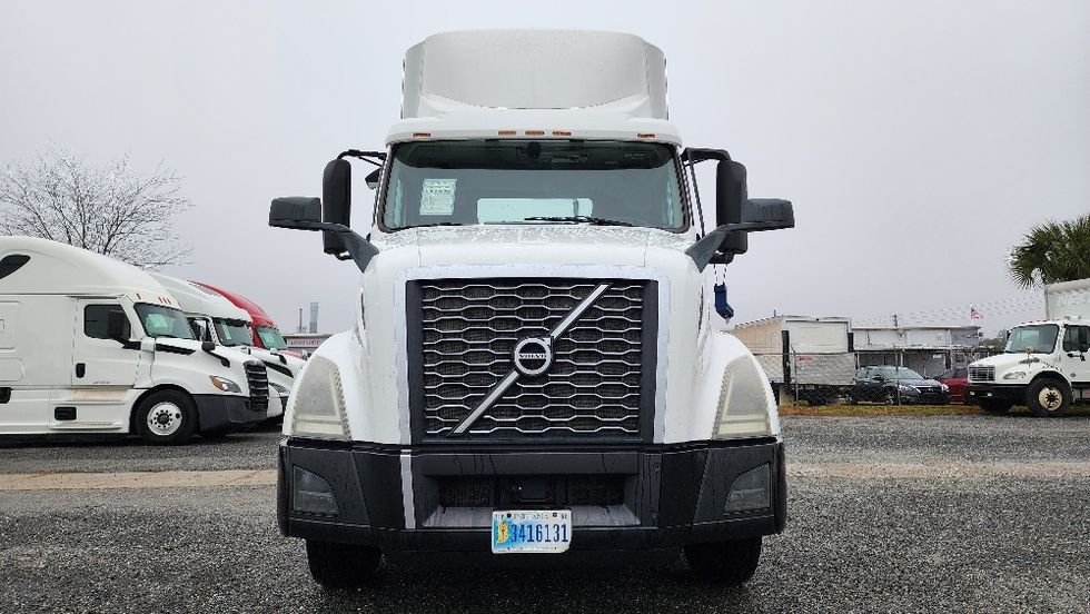 Day Cab Tractor-Heavy Duty Tractors-Volvo-2019-VNL42300-Ocala-FL-505,565\n\t\tmiles-$ 23,750 - Image 2