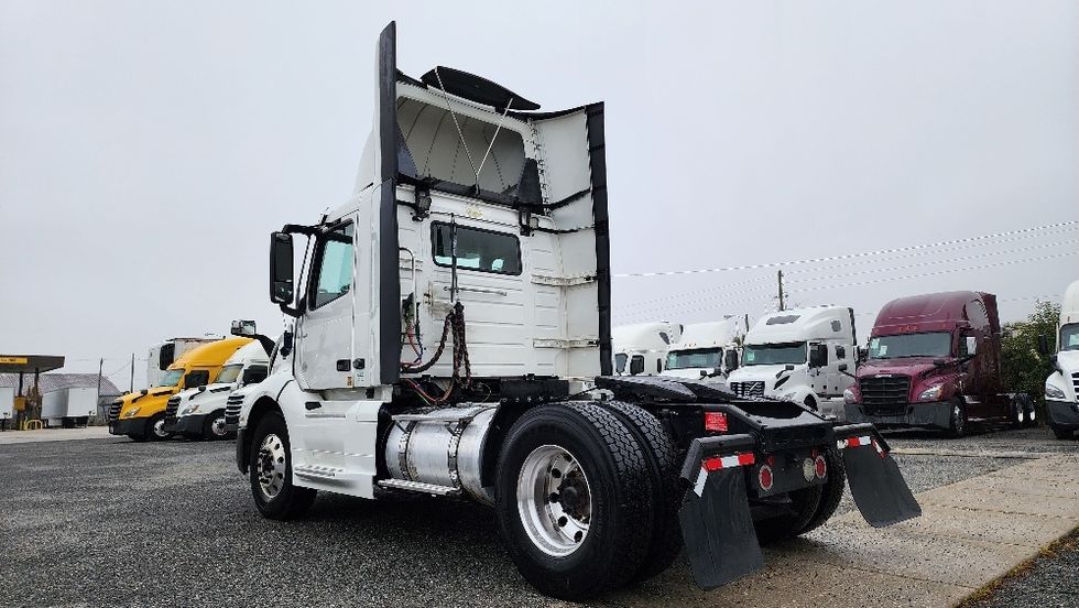 Day Cab Tractor-Heavy Duty Tractors-Volvo-2019-VNL42300-Ocala-FL-505,565\n\t\tmiles-$ 23,750 - Image 5