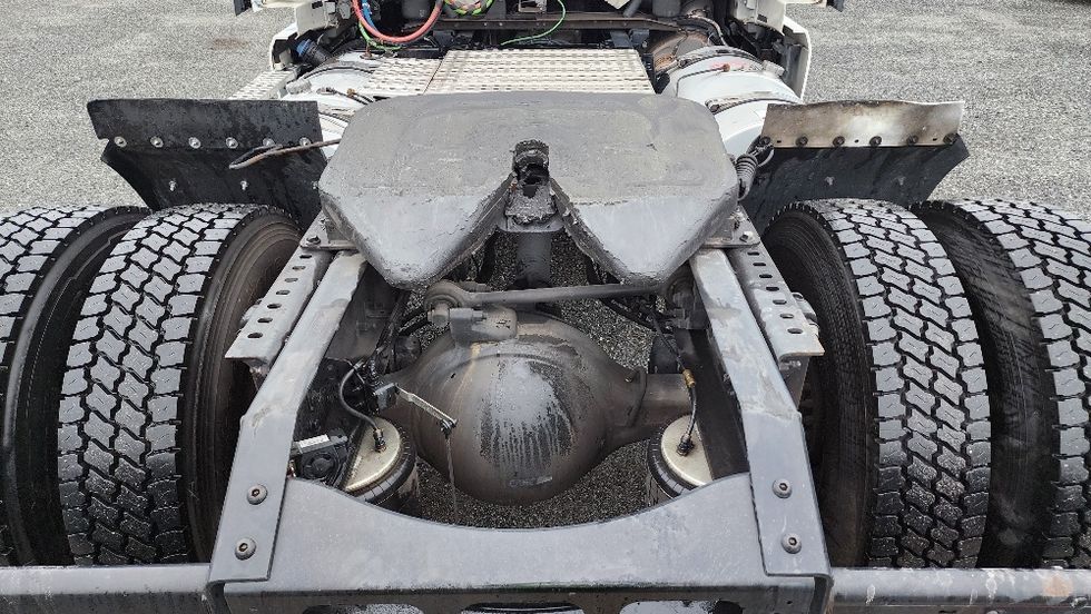 Day Cab Tractor-Heavy Duty Tractors-Volvo-2019-VNL42300-Ocala-FL-505,565\n\t\tmiles-$ 23,750 - Image 6