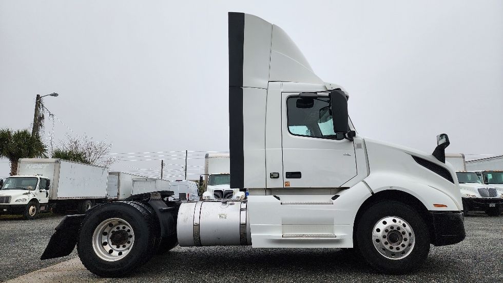 Day Cab Tractor-Heavy Duty Tractors-Volvo-2019-VNL42300-Ocala-FL-505,565\n\t\tmiles-$ 23,750 - Image 8