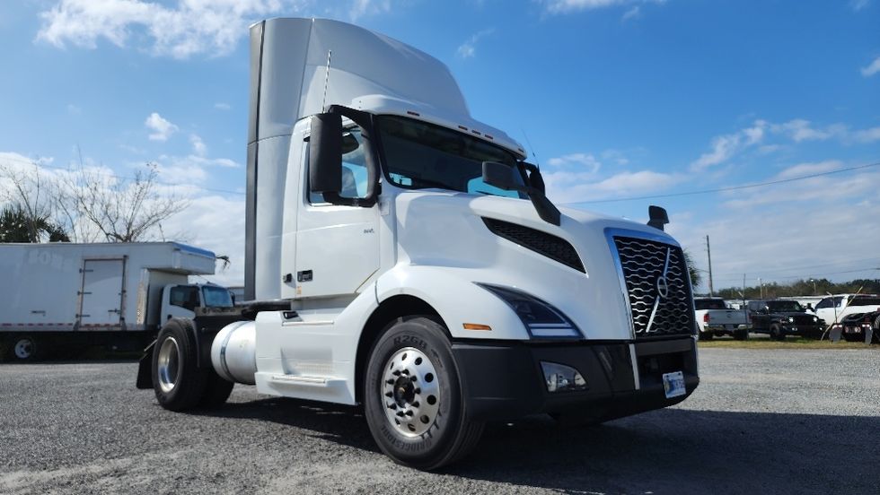 Day Cab Tractor-Heavy Duty Tractors-Volvo-2019-VNL42300-Ocala-FL-514,532\n\t\tmiles-$ 24,500 - Image 1