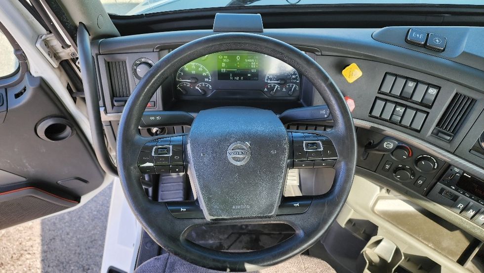 Day Cab Tractor-Heavy Duty Tractors-Volvo-2019-VNL42300-Ocala-FL-514,532\n\t\tmiles-$ 24,500 - Image 11
