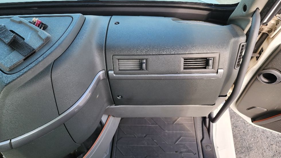 Day Cab Tractor-Heavy Duty Tractors-Volvo-2019-VNL42300-Ocala-FL-514,532\n\t\tmiles-$ 24,500 - Image 13