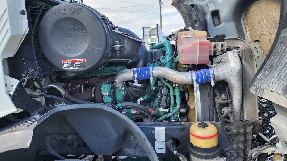 Day Cab Tractor-Heavy Duty Tractors-Volvo-2019-VNL42300-Ocala-FL-514,532\n\t\tmiles-$ 24,500 - Image 15