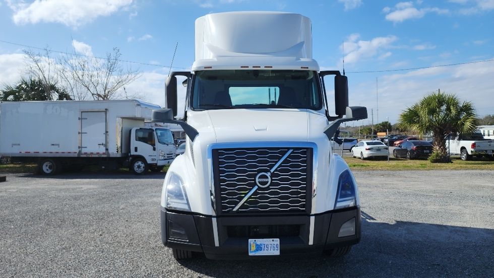 Day Cab Tractor-Heavy Duty Tractors-Volvo-2019-VNL42300-Ocala-FL-514,532\n\t\tmiles-$ 24,500 - Image 2