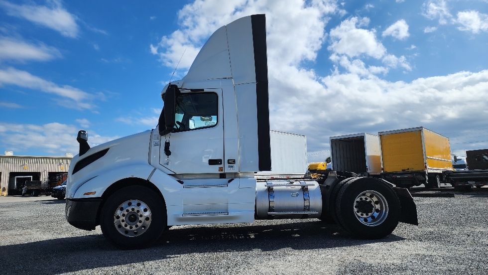 Day Cab Tractor-Heavy Duty Tractors-Volvo-2019-VNL42300-Ocala-FL-514,532\n\t\tmiles-$ 24,500 - Image 4