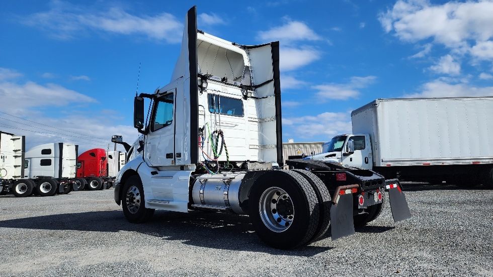 Day Cab Tractor-Heavy Duty Tractors-Volvo-2019-VNL42300-Ocala-FL-514,532\n\t\tmiles-$ 24,500 - Image 5