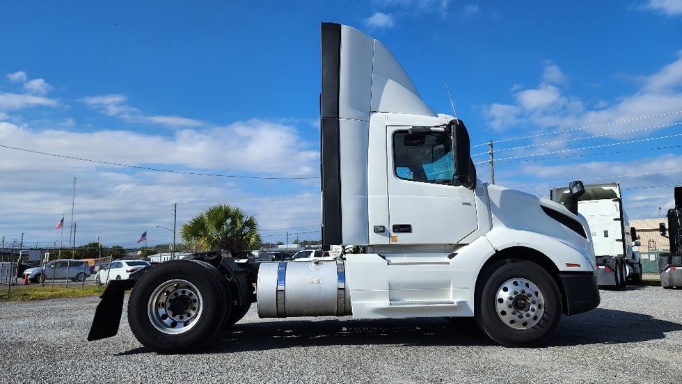 Day Cab Tractor-Heavy Duty Tractors-Volvo-2019-VNL42300-Ocala-FL-514,532\n\t\tmiles-$ 24,500 - Image 8