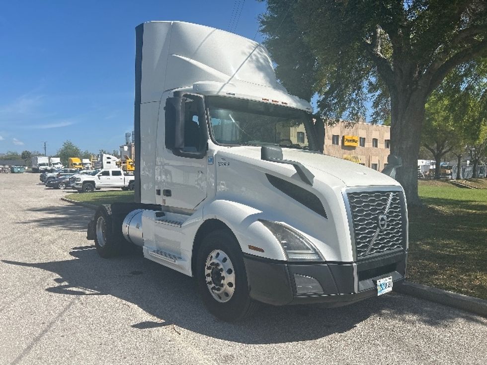 Day Cab Tractor-Heavy Duty Tractors-Volvo-2019-VNL42300-Ocala-FL-579,647\n\t\tmiles-$ 18,750 - Image 1