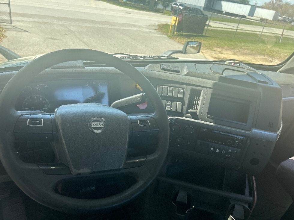 Day Cab Tractor-Heavy Duty Tractors-Volvo-2019-VNL42300-Ocala-FL-579,647\n\t\tmiles-$ 18,750 - Image 11