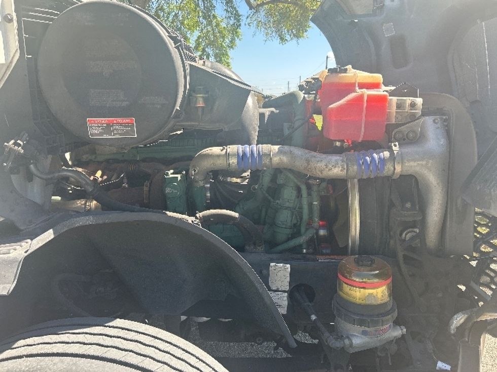 Day Cab Tractor-Heavy Duty Tractors-Volvo-2019-VNL42300-Ocala-FL-579,647\n\t\tmiles-$ 18,750 - Image 15