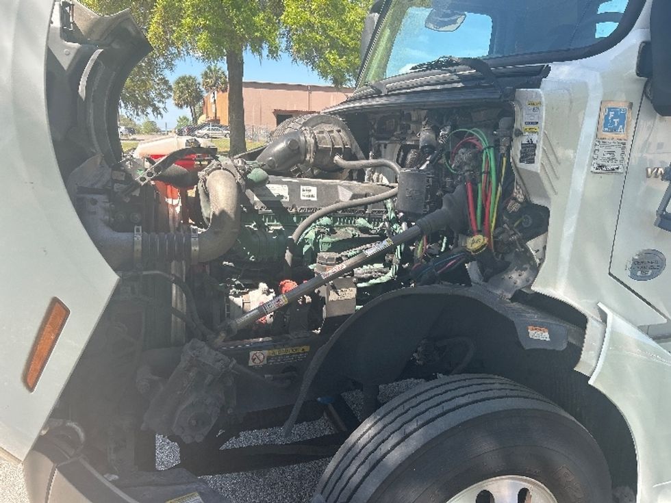 Day Cab Tractor-Heavy Duty Tractors-Volvo-2019-VNL42300-Ocala-FL-579,647\n\t\tmiles-$ 18,750 - Image 16