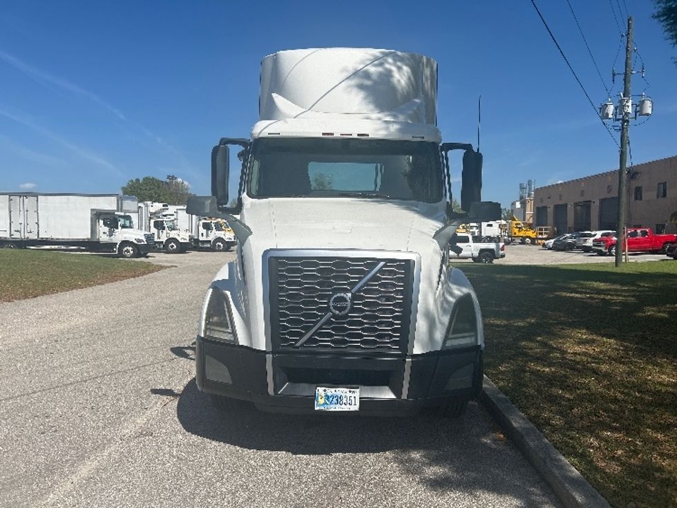 Day Cab Tractor-Heavy Duty Tractors-Volvo-2019-VNL42300-Ocala-FL-579,647\n\t\tmiles-$ 18,750 - Image 2