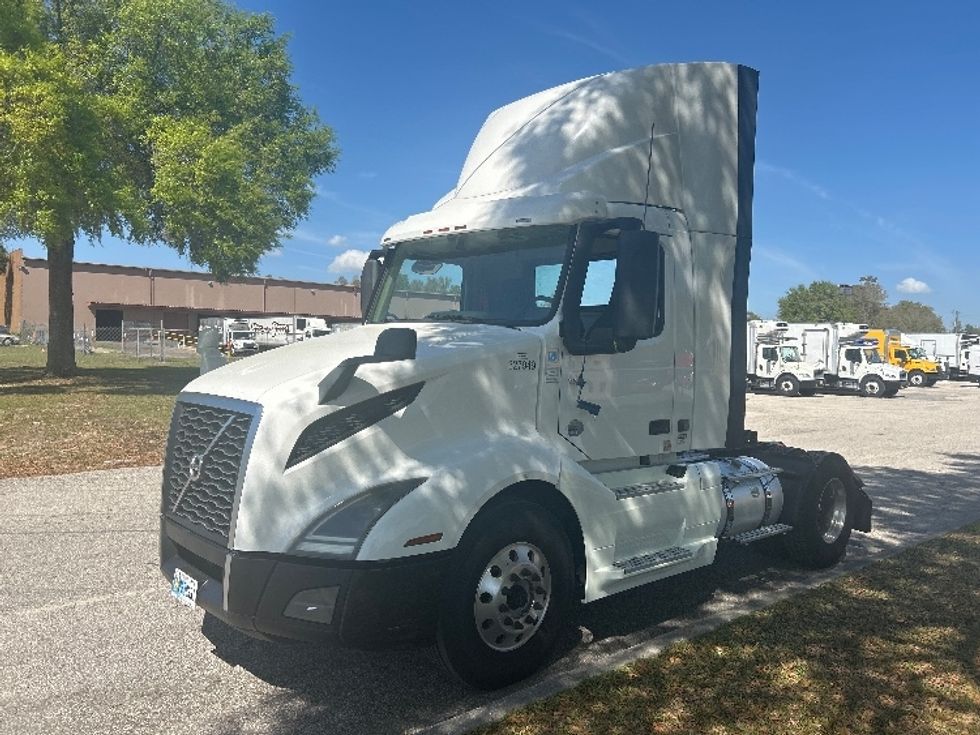 Day Cab Tractor-Heavy Duty Tractors-Volvo-2019-VNL42300-Ocala-FL-579,647\n\t\tmiles-$ 18,750 - Image 3