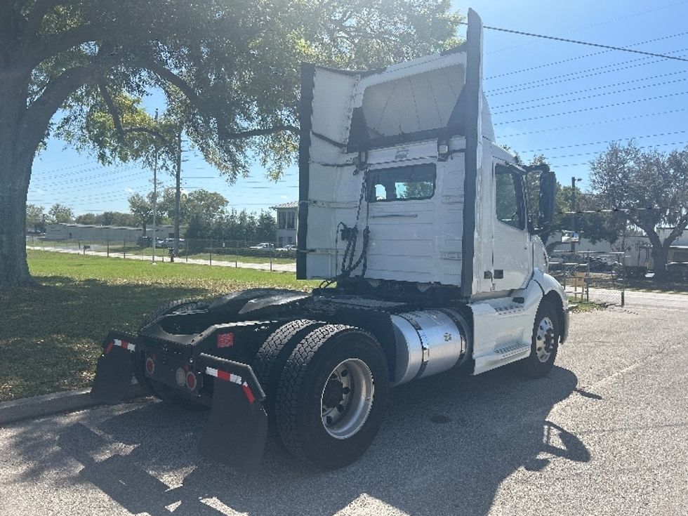 Day Cab Tractor-Heavy Duty Tractors-Volvo-2019-VNL42300-Ocala-FL-579,647\n\t\tmiles-$ 18,750 - Image 7