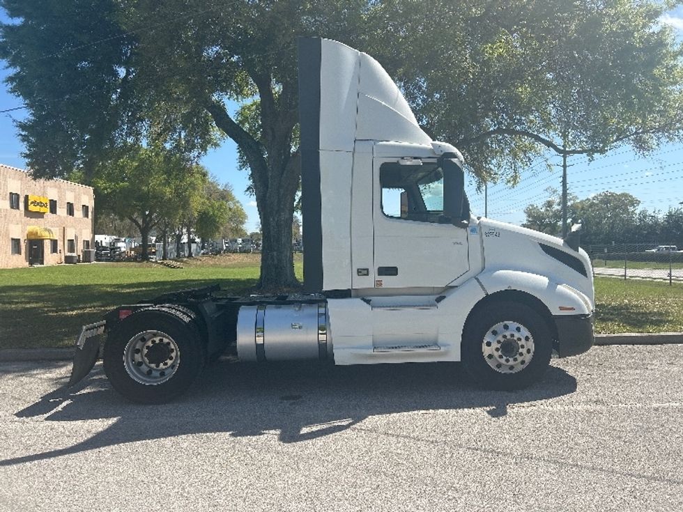 Day Cab Tractor-Heavy Duty Tractors-Volvo-2019-VNL42300-Ocala-FL-579,647\n\t\tmiles-$ 18,750 - Image 8