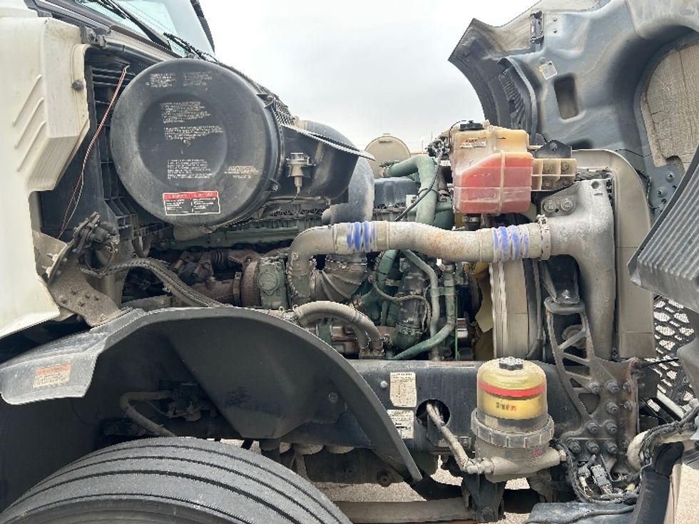 Day Cab Tractor-Heavy Duty Tractors-Volvo-2019-VNL42300-San Antonio-TX-453,642\n\t\tmiles-$ 27,750 - Image 15