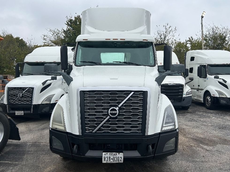Day Cab Tractor-Heavy Duty Tractors-Volvo-2019-VNL42300-San Antonio-TX-453,642\n\t\tmiles-$ 27,750 - Image 2