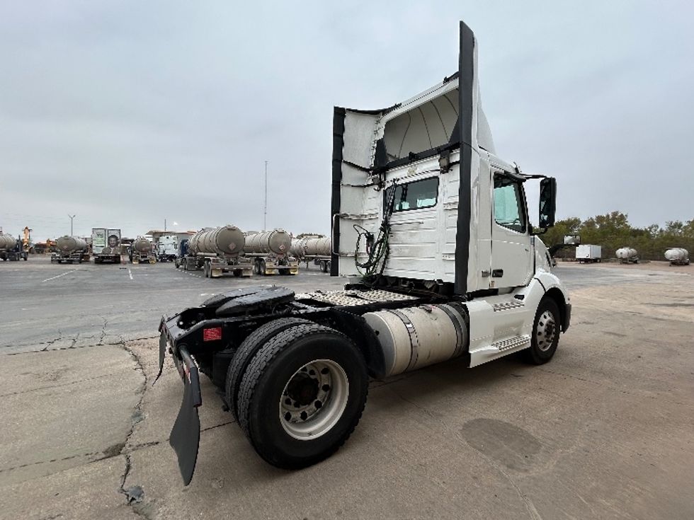 Day Cab Tractor-Heavy Duty Tractors-Volvo-2019-VNL42300-San Antonio-TX-453,642\n\t\tmiles-$ 27,750 - Image 7