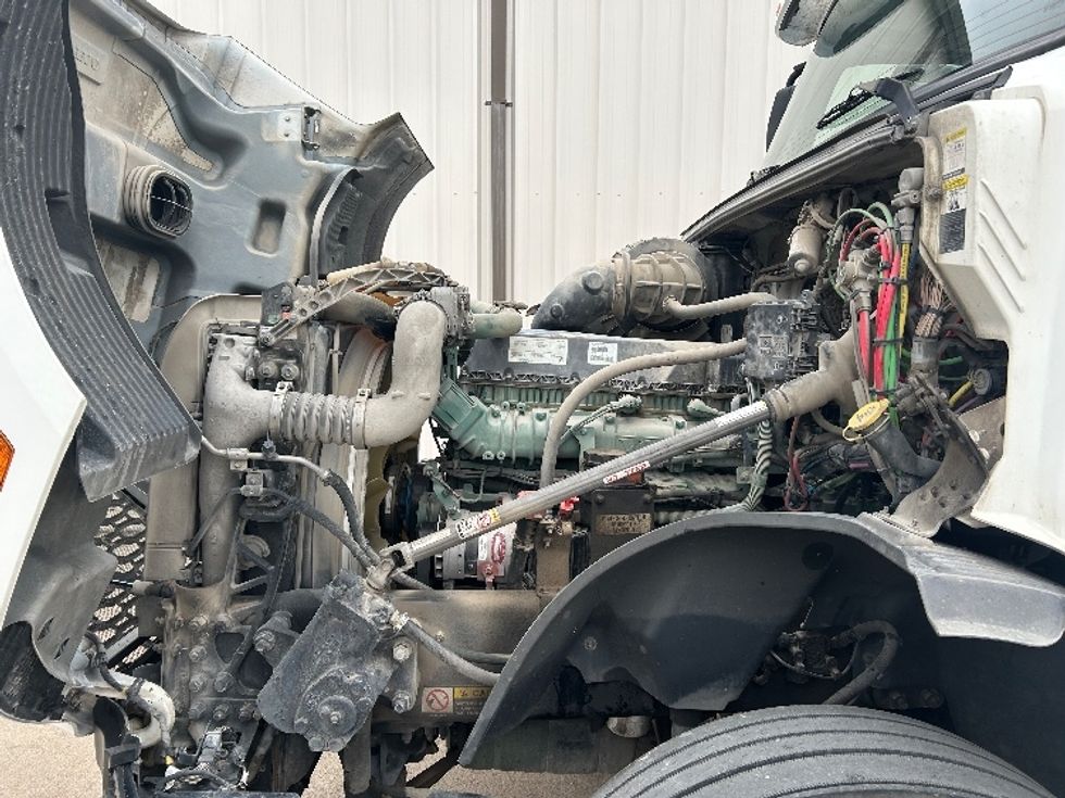 Day Cab Tractor-Heavy Duty Tractors-Volvo-2019-VNL42300-San Antonio-TX-605,827\n\t\tmiles-$ 20,000 - Image 16